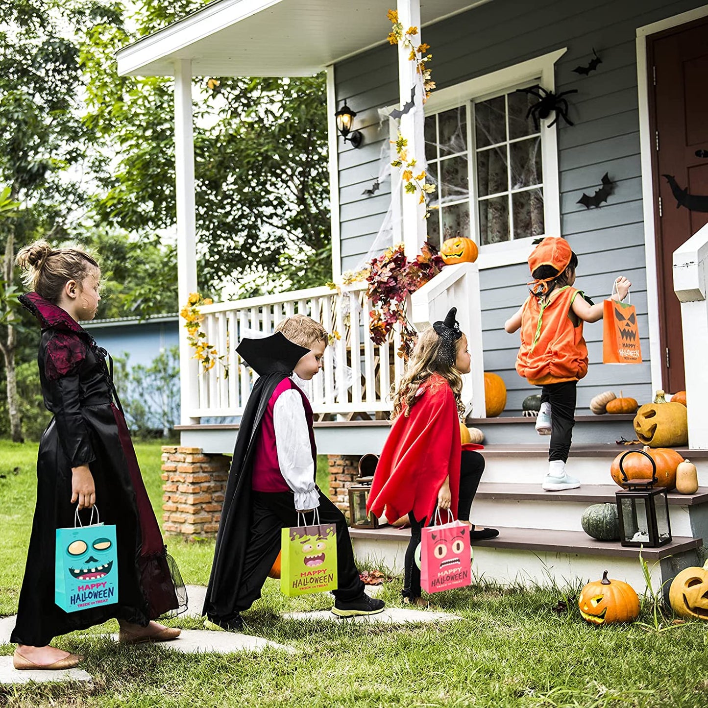 18PCS Halloween Kraft Paper Treat Bags with Handles Trick or Treat Holiday Party