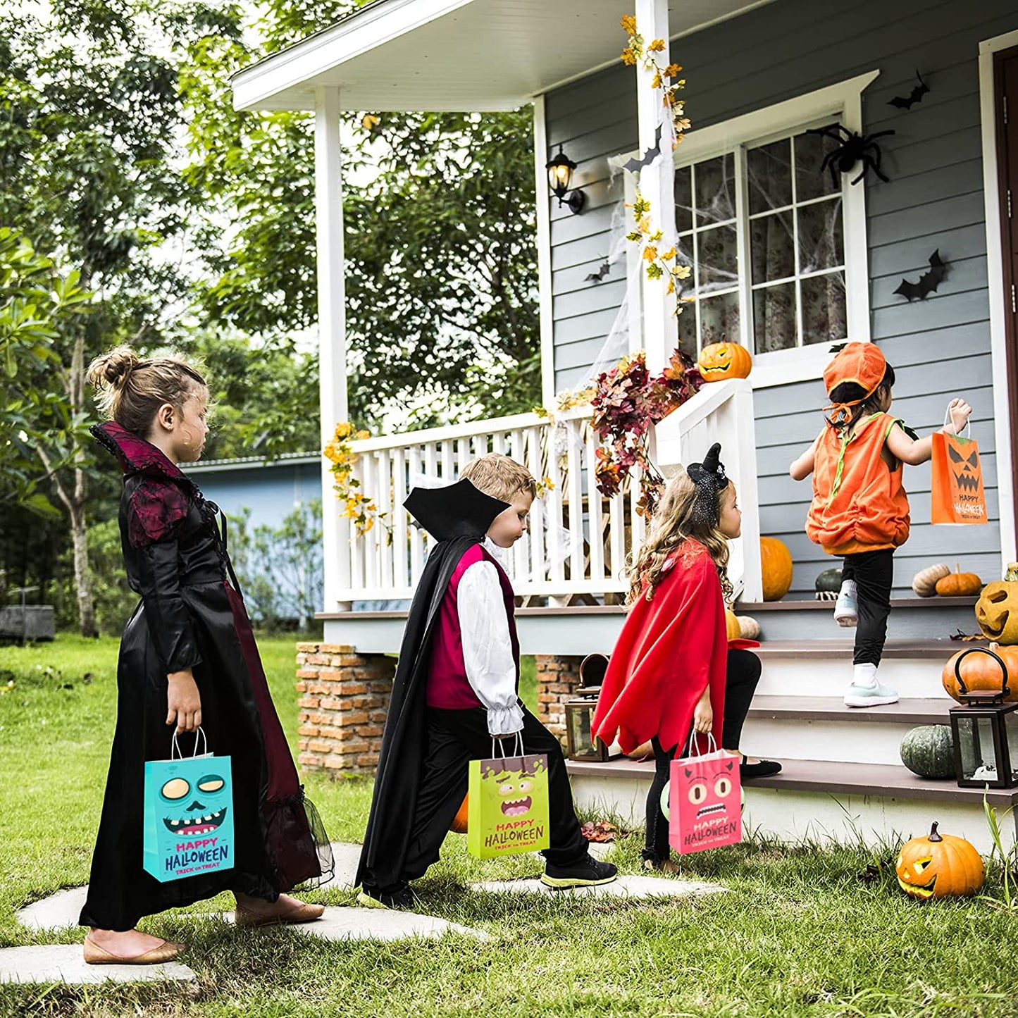 16PCS Halloween Kraft Paper Treat Bag Handle Trick or Treat Holiday Party Favor